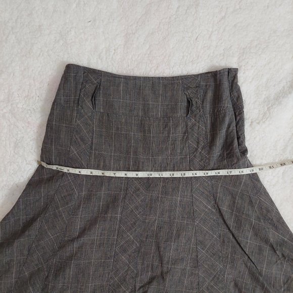 Grey plaid knee length skirt with matching belt - Picture 4 of 7